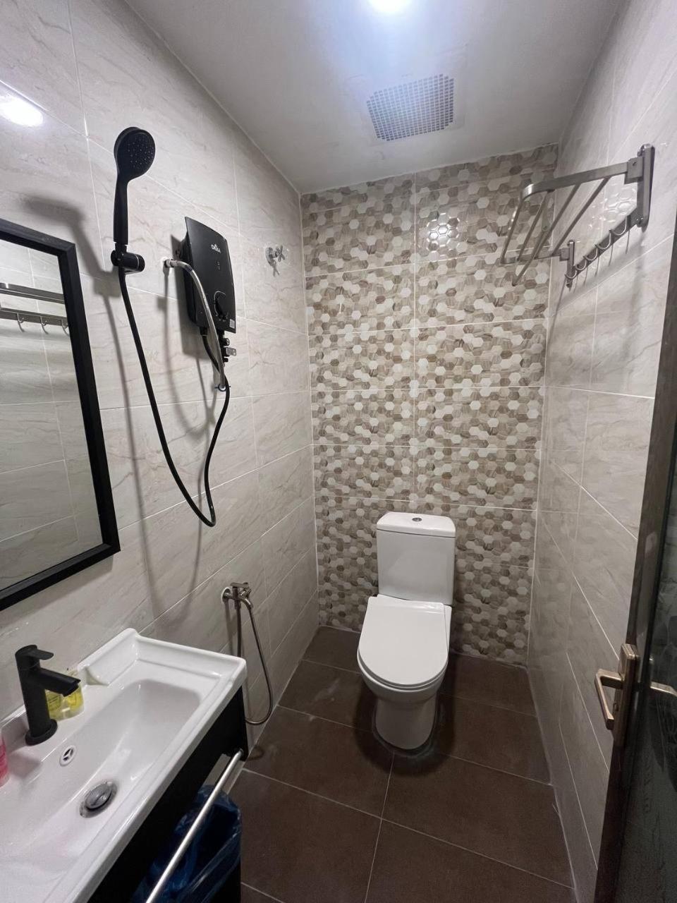 Hotel Enrich Setia Alam By Ubook